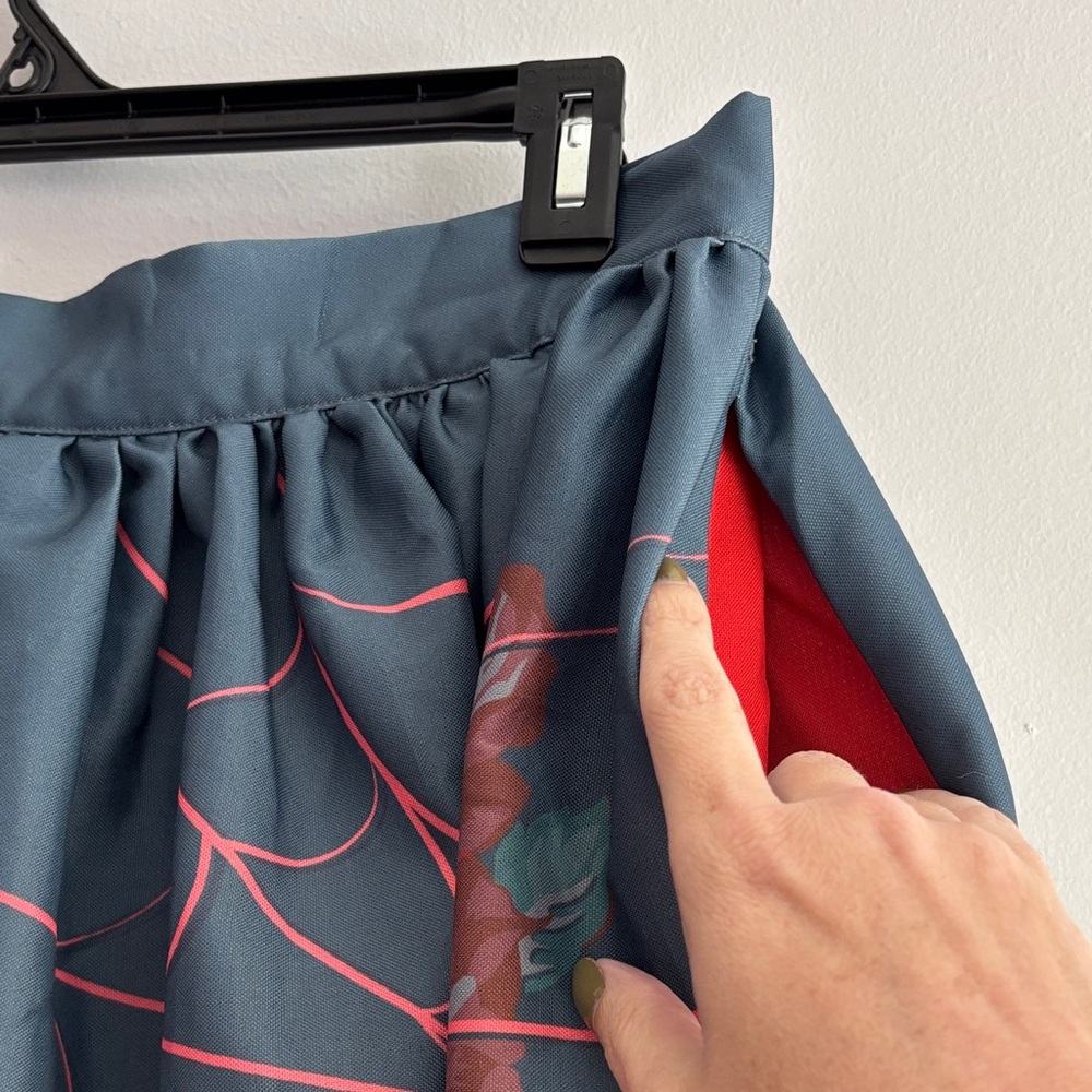 🌹roses with spiders skirt🕸️🕷️ - Picture 5 of 6